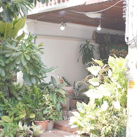A House Boutique Guesthouse Bangkok Dış mekan fotoğraf