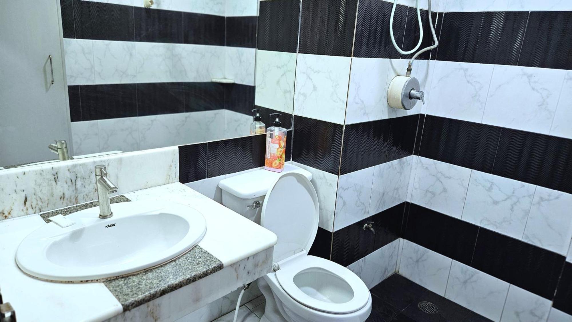 A House Boutique Guesthouse Bangkok Dış mekan fotoğraf