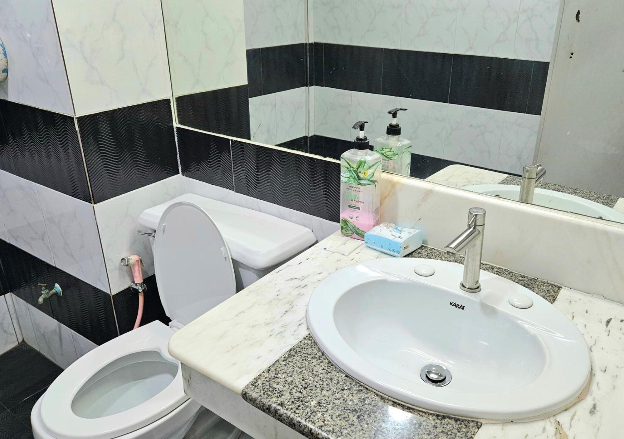 A House Boutique Guesthouse Bangkok Dış mekan fotoğraf